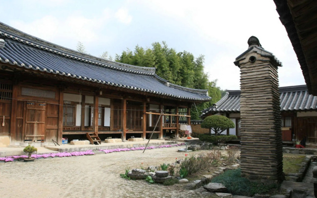 Geochang Choongsindang Donggae Jeongon Gotek