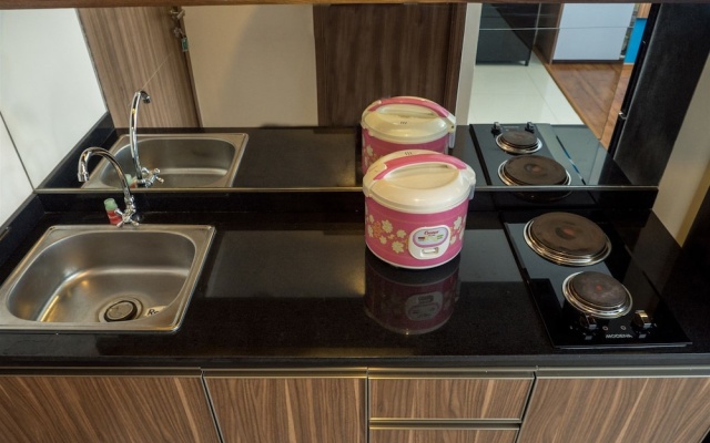 Spacious Studio Room near Cihampelas Walk at Galeri Ciumbuleuit 3 Apartment – Guest Rooms – Bandung