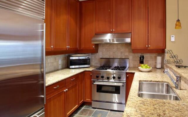 Aloha Whistler Accommodations - Creekside