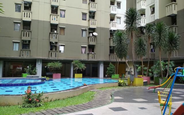 Homey 2Br At Gateway Ahmad Yani Cicadas Apartment