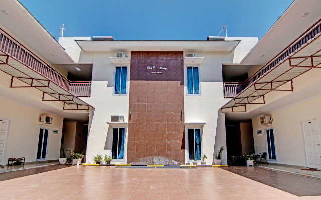 OYO 91269 R&s Living Residence