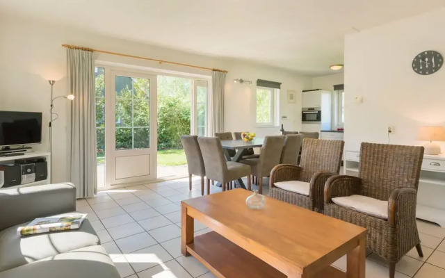 Spacious Nature Villa, Paasloo