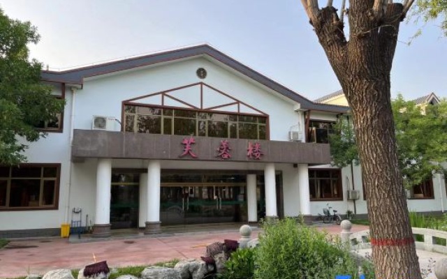 Lotus Daguanyuan Minsuzhai Hotel
