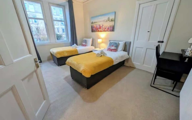2-bed Apartment in Morningside - by Holiday Homes