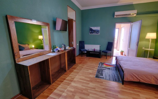 Euphoria Inn
