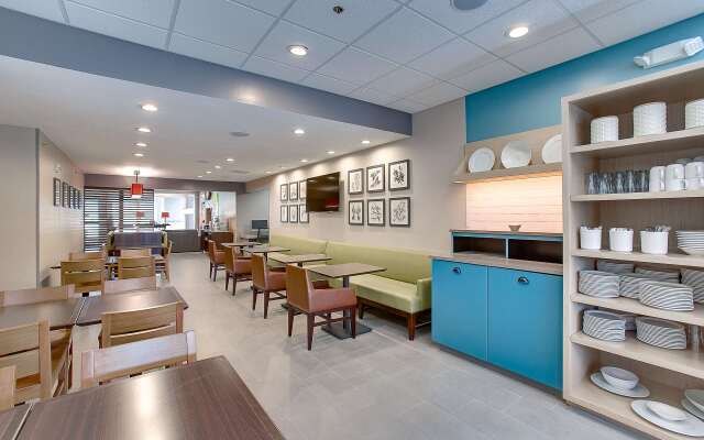 Country Inn & Suites by Radisson, Wichita East, KS