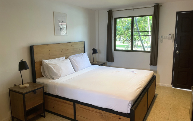 Dolphin Bay Beach Resort – Guest Rooms – Sam Roi Yot