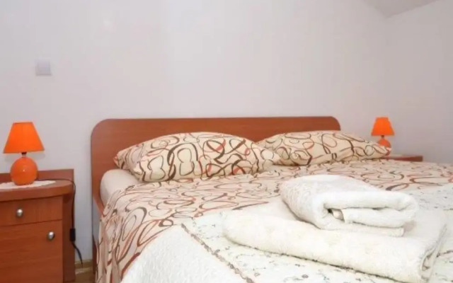 Bright Kaštela Apartment With Balcony and Private Parking