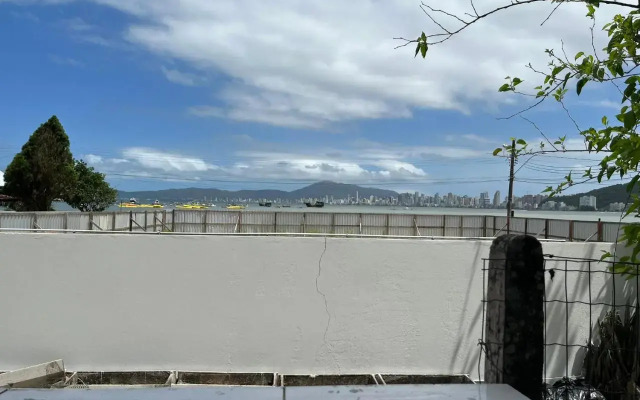 Hospedagem 20m da praia.