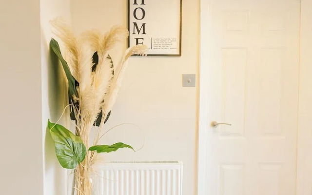 2 Bed Apartment - Sleeps 4 - Parking - Wifi