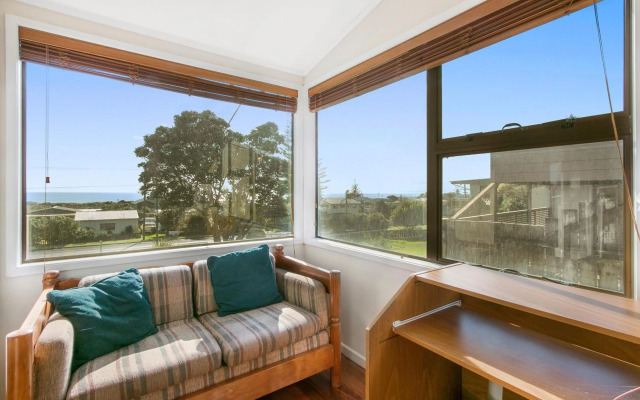 Sweeping Sea Views - Waihi Holiday Home