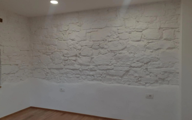 Stone wall apartments Izola