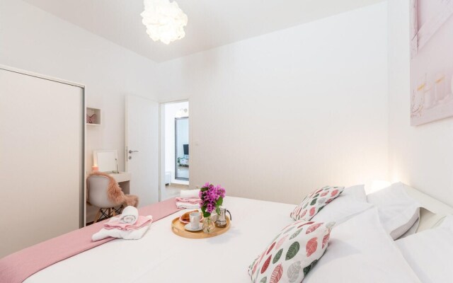 Nice Apartment in Milna With 1 Bedrooms and Wifi