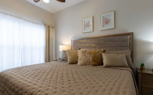 Amazing Family Townhouse Minutes From the Parks