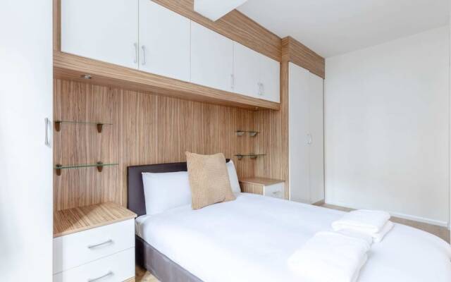 Inviting 2BD Flat 15 Minutes From Regents Park!