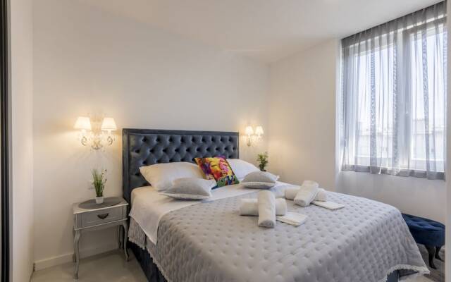 Carmen - 2 Bedroom Apartment - Downtown
