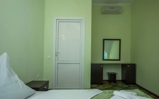 Tikhiy Guest House