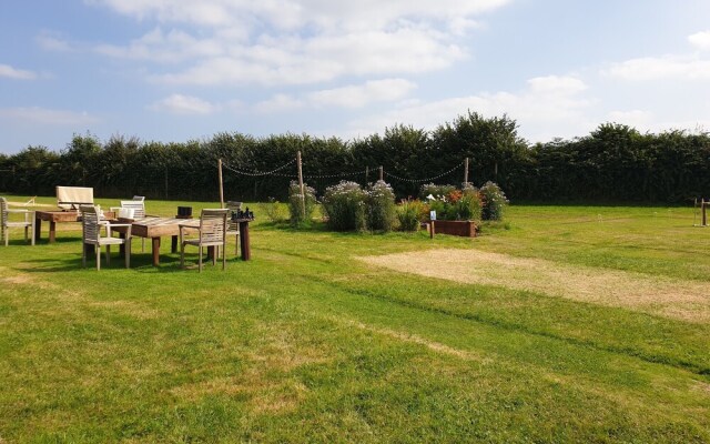 Luxury Safari Lodge Surrounded by Deer!! 'fallow'