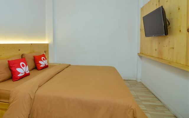 ZEN Rooms Near Darmawangsa Syariah