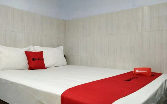 RedDoorz @ Hotel Surabaya Sumenep