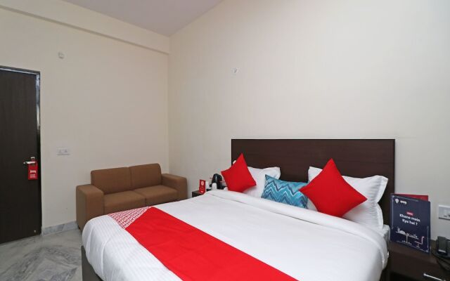 OYO 12143 Hotel SKD