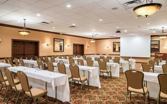 Red Roof Inn & Suites Wilmington - New Castle