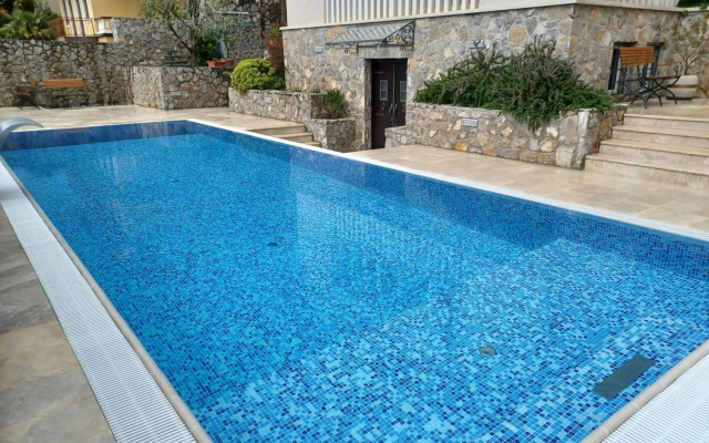 Abalone Hotel