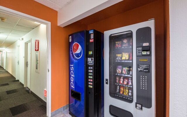 Motel 6 Waterloo, IA