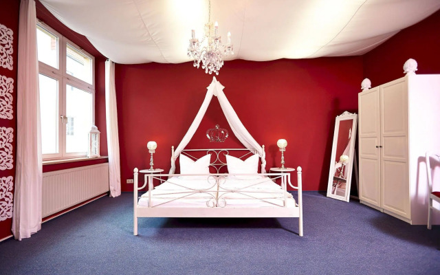 LaLeLu Hostel