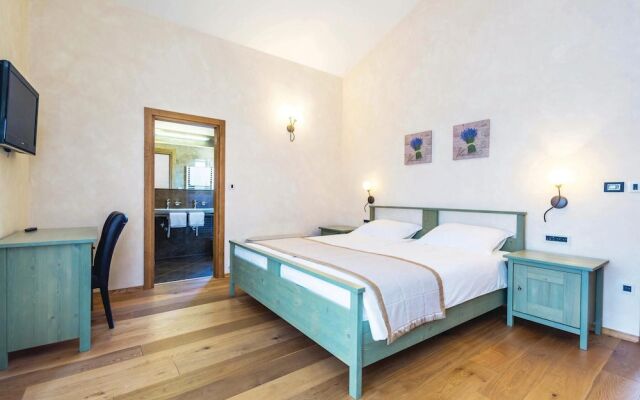 Beautiful Home in Turcic With Wifi and 4 Bedrooms