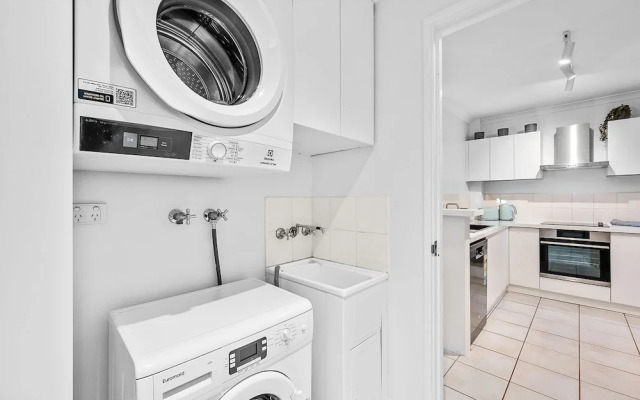 Bespoke East Perth - Sleeps 2 - Superior Wifi