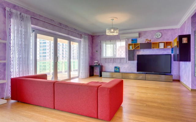 Seafront Apartment in Sliema With Pool, Upmarket Complex