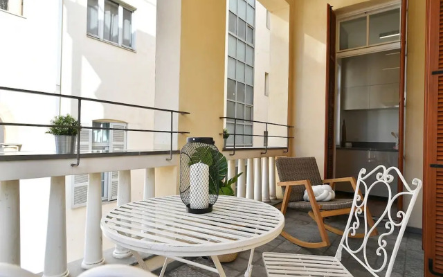 Authentic New Apt Near The Beach Allenby