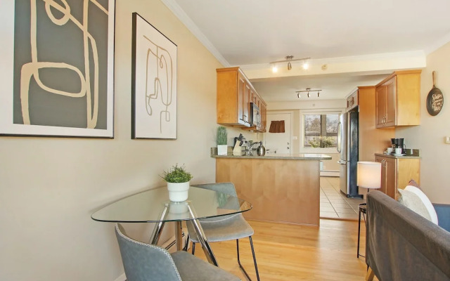 Charming 1BR Apt in Arlington Heights