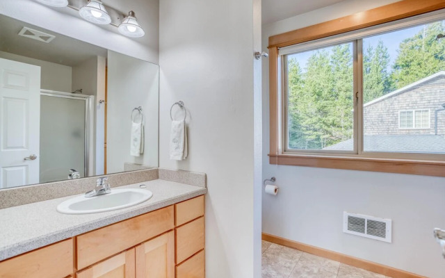 Moon Over Manzanita (MCA 1549)