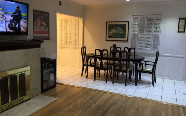 Lovely 2 Bedroom Home with Pool