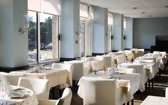 Logis Hôtel Saint-Guirec et de la Plage