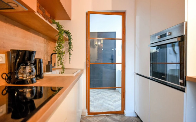 THE BIRD'S STORY. Plaza Residence Studio