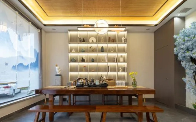 Three Lives and One Residence in Huangling, (Huangling Scenic Area Store)