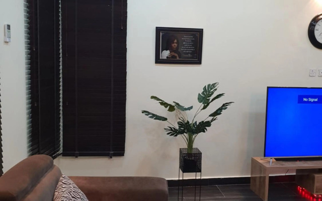 DELIGHTFUL ! 3 BEDROOM TERRACE DUPLEX EN-SUITE LEKKI AIRCON WiFi