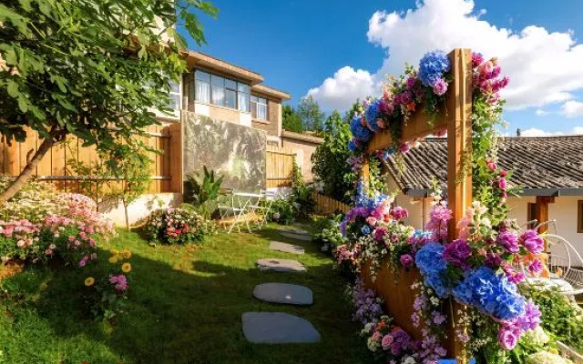 Another House · Designer Smart Home Inn (The Old Town of Lijiang Dashuiche Store) – Outside – Lijiang