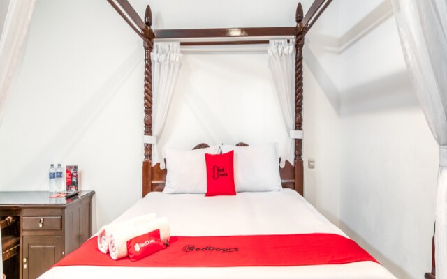 RedDoorz Plus near Lempuyangan Station 4
