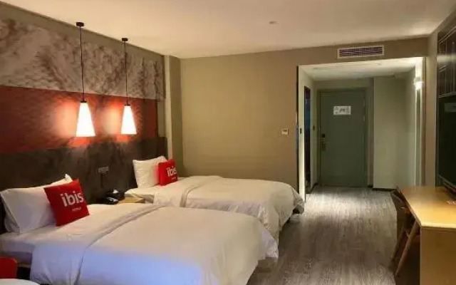 Ibis Hotel (Chengdu Pengzhou Wangyuli Branch)