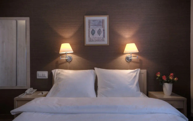 Hotel Apartments Zgoda Warszawa by DeSilva