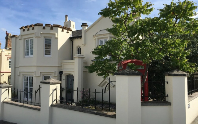 Gothic Cottage - Ryde