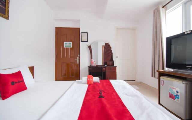 RedDoorz Plus @ Thao Dien
