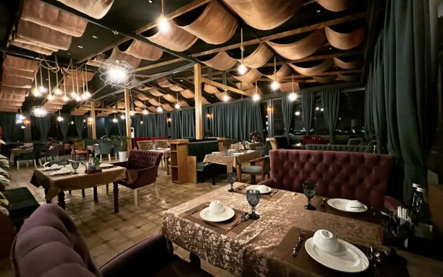 Almaz Plaza Hotel