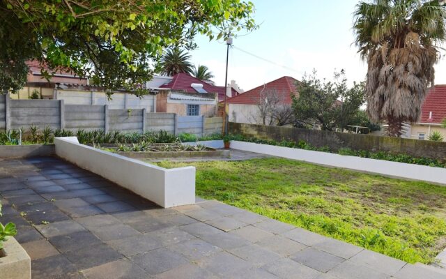 2 Bedroom House With Garden