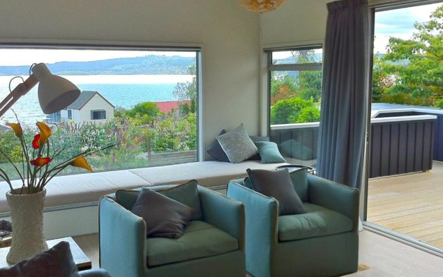 Lakeview House - Taupo Holiday Home