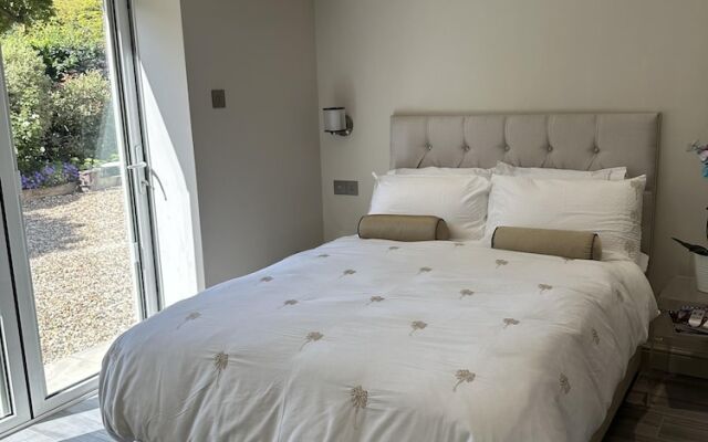 Beautiful 1-bed Studio in Bourne end